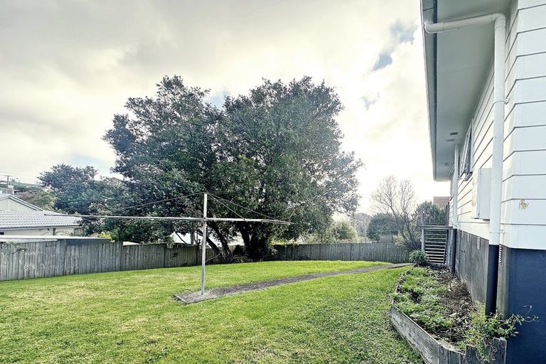 Photo of property in 30 Sungrove Rise, Sunnyvale, Auckland, 0612