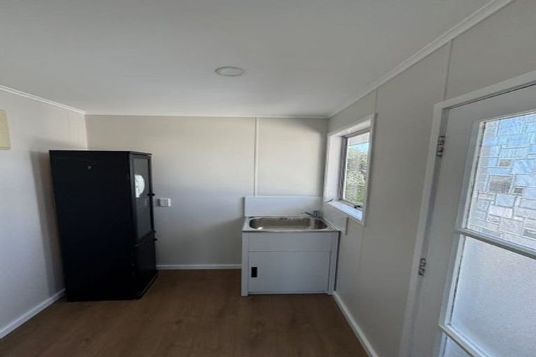 Photo of property in 16 Newham Place, Henderson, Auckland, 0612