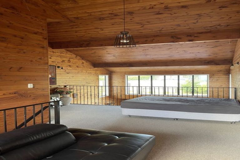 Photo of property in 27 Charles Prevost Drive, The Gardens, Auckland, 2105