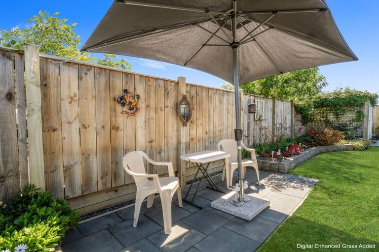 Photo of property in 8 Ash Close, Levin, 5510