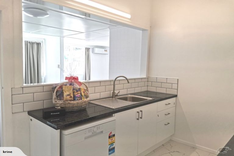 Photo of property in 35 Hanson Grove, Stokes Valley, Lower Hutt, 5019