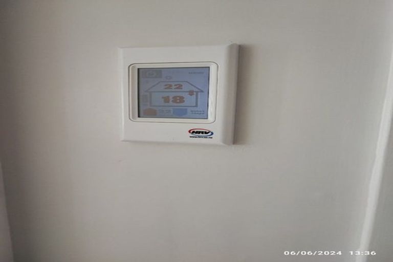 Photo of property in 2/28 Carnoustie Drive, Wattle Downs, Auckland, 2103