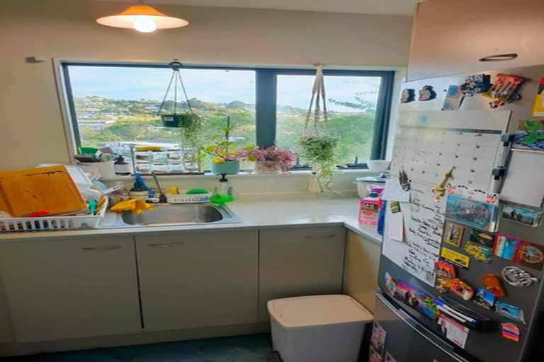 Photo of property in 31 Stewart Drive, Newlands, Wellington, 6037