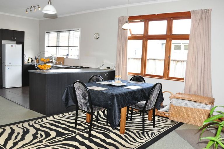 Photo of property in 52 Featherston Street, Takaro, Palmerston North, 4412