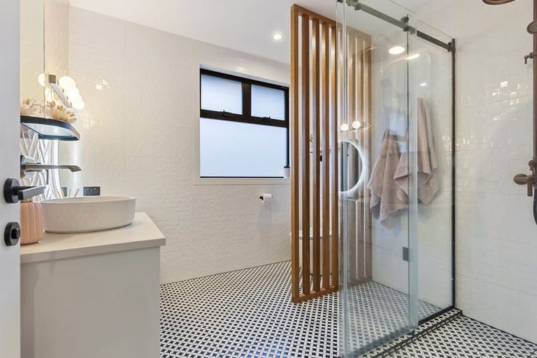 Photo of property in 172 Bleakhouse Road, Mellons Bay, Auckland, 2014