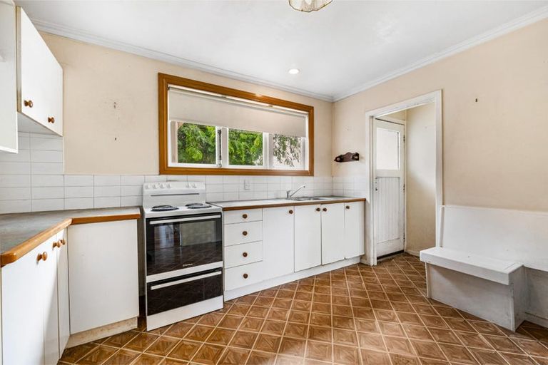 Photo of property in 38 Toru Street, Te Atatu Peninsula, Auckland, 0610