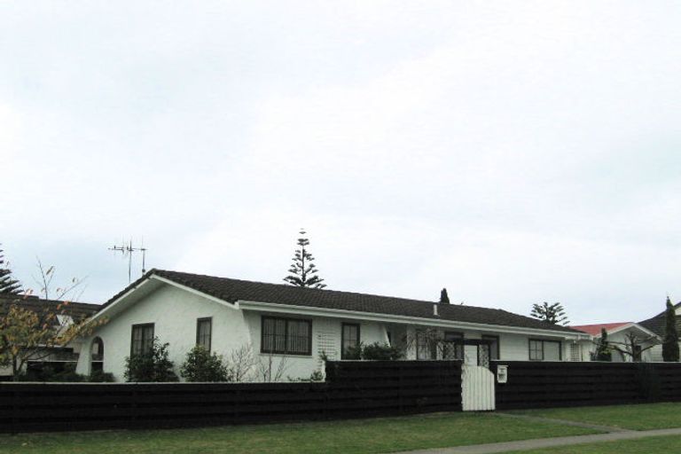 Photo of property in 50 Bluegum Road, Paraparaumu Beach, Paraparaumu, 5032