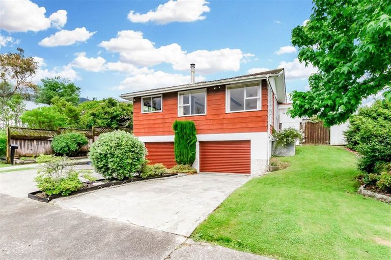 Photo of property in 13 Hookway Grove, Paraparaumu, 5032