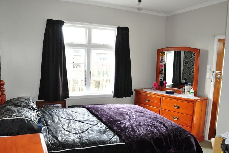 Photo of property in 52 Featherston Street, Takaro, Palmerston North, 4412