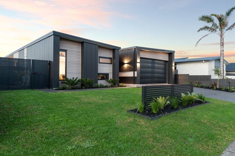 Photo of property in 99 The Boulevard, Papamoa Beach, Papamoa, 3118