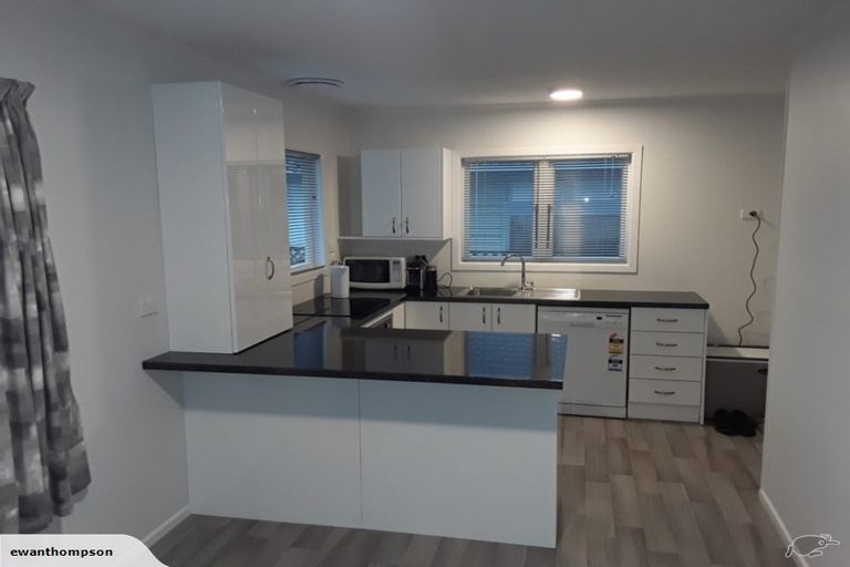 Photo of property in 2 Hereford Street, Te Atatu Peninsula, Auckland, 0610