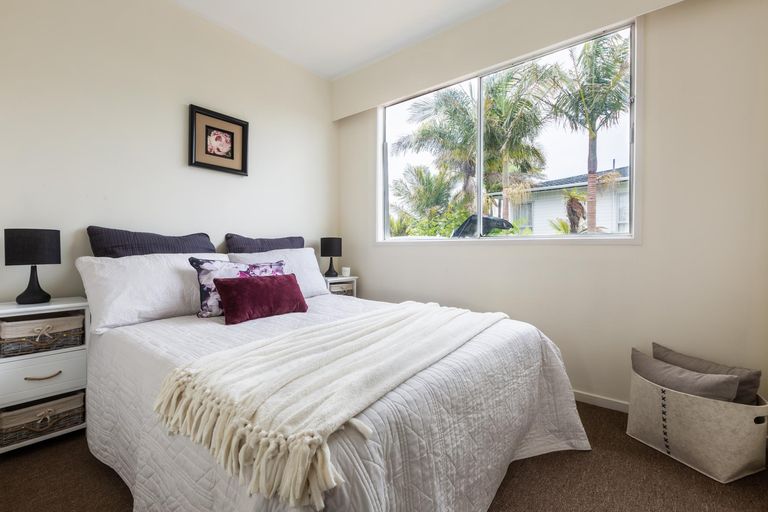 Photo of property in 2/200 Chivalry Road, Glenfield, Auckland, 0629