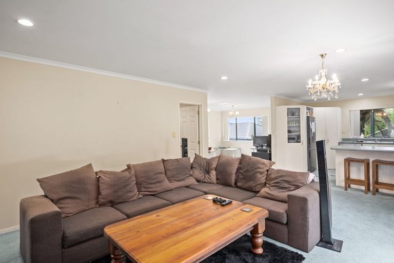 Photo of property in 30 Capricorn Place, Kawaha Point, Rotorua, 3010