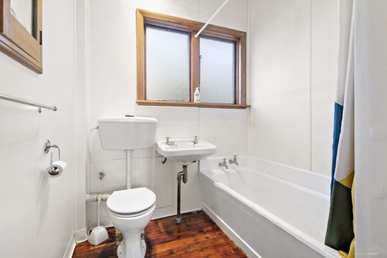 Photo of property in 18 Walden Street, Strathmore Park, Wellington, 6022