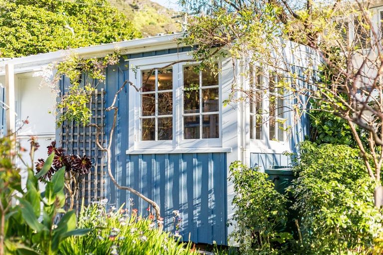 Photo of property in 10 Kowhai Street, Eastbourne, Lower Hutt, 5013