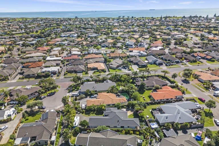 Photo of property in 7 Piha Close, Papamoa Beach, Papamoa, 3118