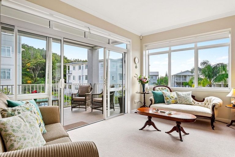 Photo of property in 73 Parkside Drive, Orewa, 0931