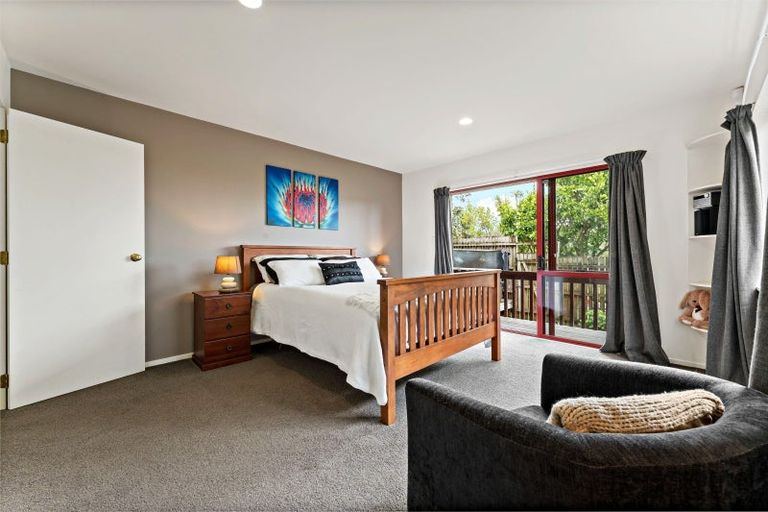 Photo of property in 70 Kate Sheppard Avenue, Torbay, Auckland, 0630