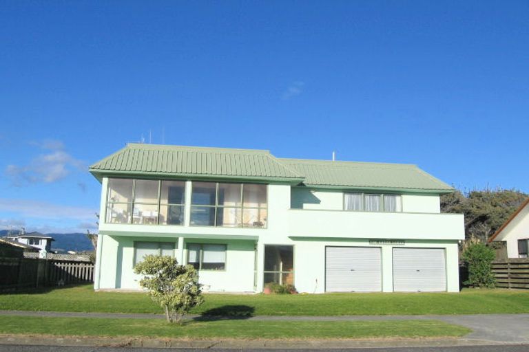 Photo of property in 32 Scott Avenue, Otaki Beach, Otaki, 5512