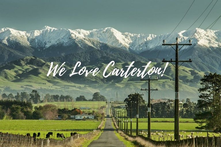 Photo of property in 10 Van Baarle Close, Carterton, 5713