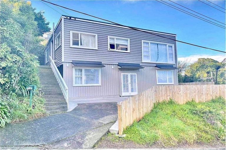 Photo of property in 2 Braemar Terrace, Johnsonville, Wellington, 6037