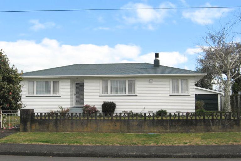 Photo of property in 11 Sutton Crescent, Papakura, 2110