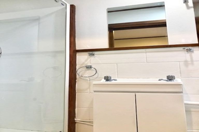 Photo of property in 1/789 Beach Road, Browns Bay, Auckland, 0630