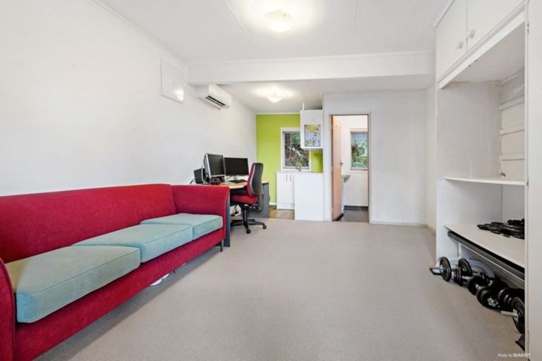 Photo of property in 19 Long Street, Torbay, Auckland, 0630