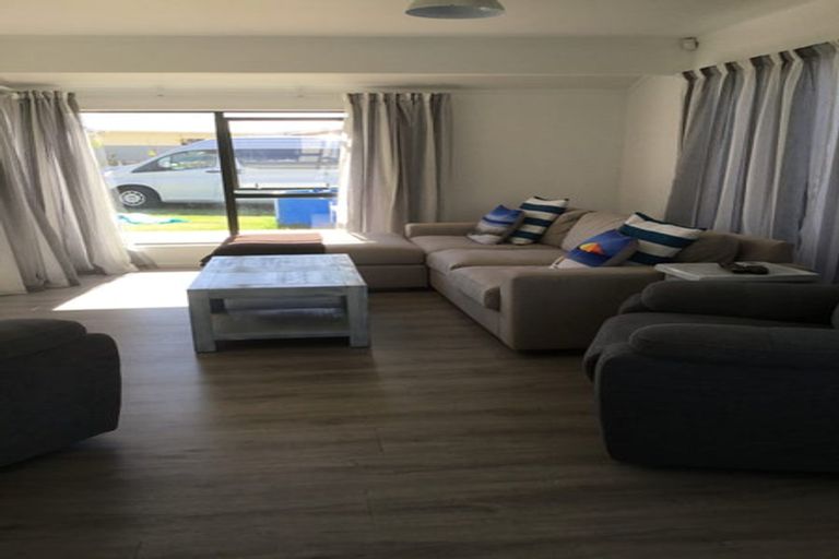 Photo of property in 5 Colenso Place, Otaki Beach, Otaki, 5512