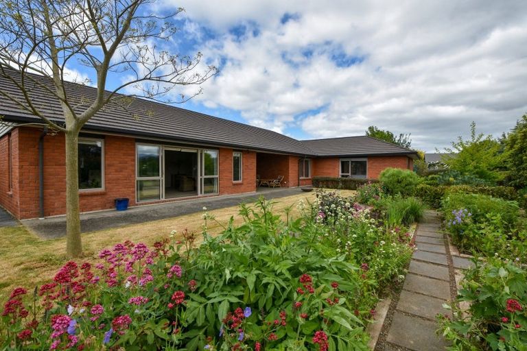 Photo of property in 17 Carrington Drive, Carterton, 5713