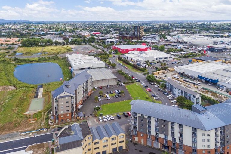 Photo of property in 6l/17 Crown Lynn Place, New Lynn, Auckland, 0600