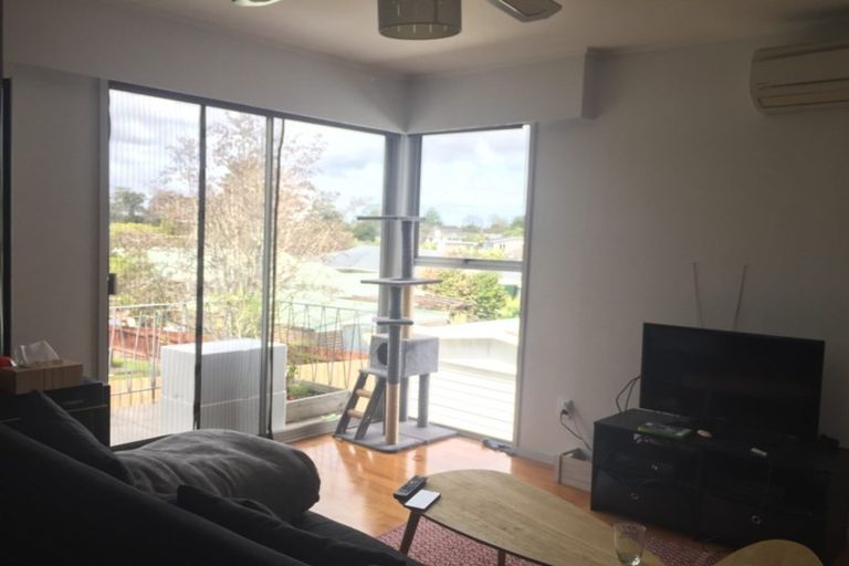 Photo of property in 19 Finlow Drive, Te Atatu South, Auckland, 0610