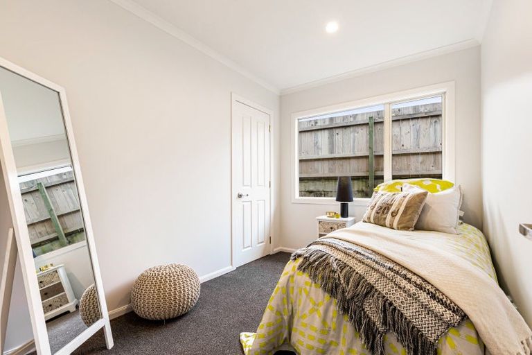 Photo of property in 1/920 East Coast Road, Northcross, Auckland, 0630