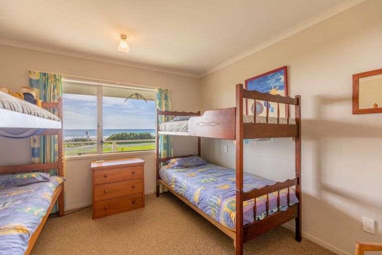 Photo of property in 70 Pourerere Road, Pourerere, Omakere, 4271