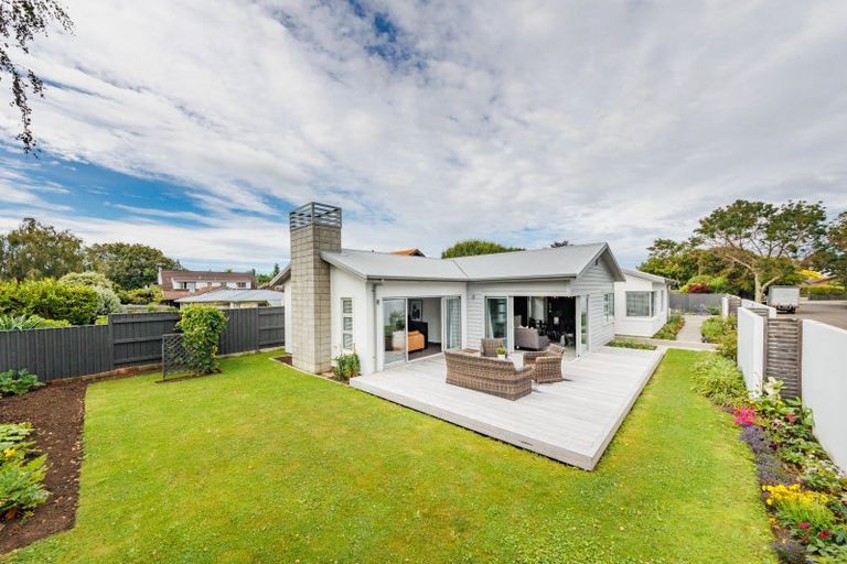 Photo of property in 1 Montgomery Terrace, Hokowhitu, Palmerston North, 4410