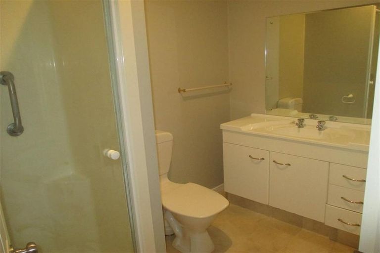 Photo of property in 17c Division Street, Riccarton, Christchurch, 8041