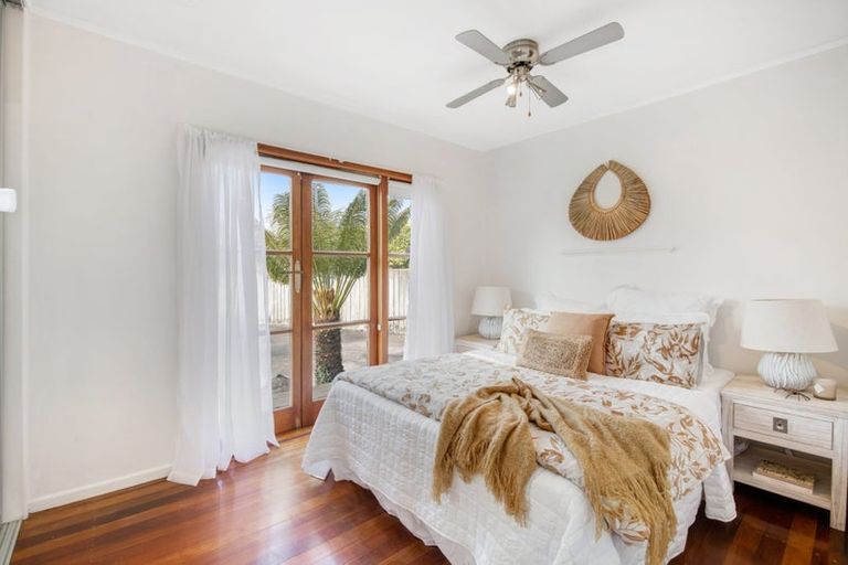 Photo of property in 16 Ross Crescent, Orewa, 0931