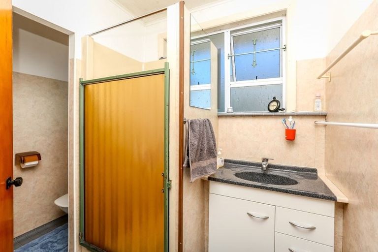 Photo of property in 18 Endeavour Street, Marfell, New Plymouth, 4310