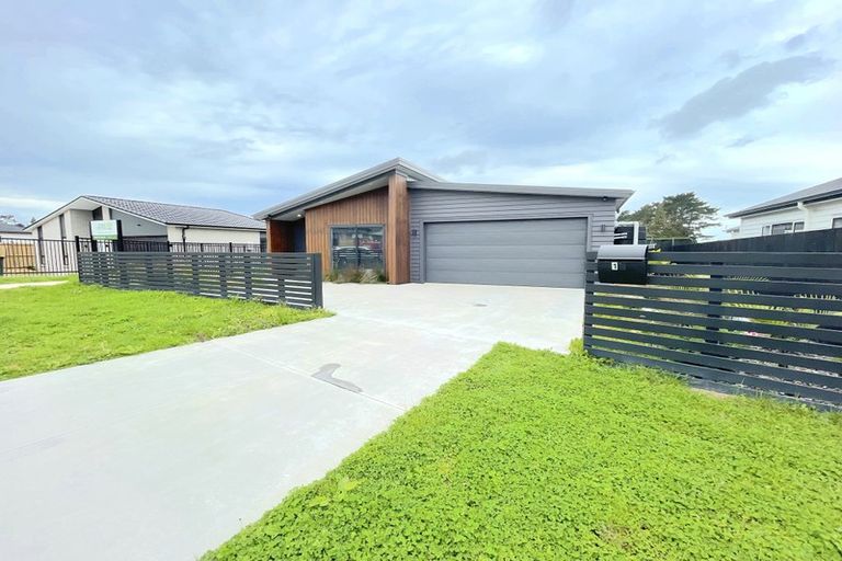 Photo of property in 10 Patrick Rice Drive, Swanson, Auckland, 0614