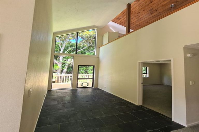 Photo of property in 2/8 Gray Crescent, Torbay, Auckland, 0630