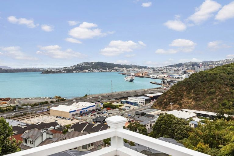 Photo of property in 31 Winchester Street, Kaiwharawhara, Wellington, 6035