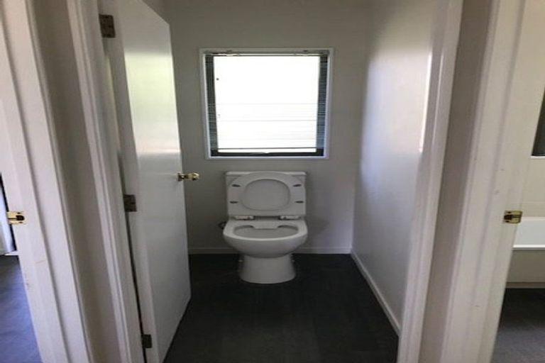 Photo of property in 5 San Bernadino Drive, Henderson, Auckland, 0612