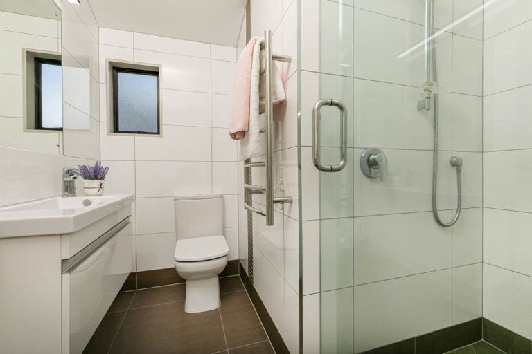 Photo of property in 33 Waipuia Place, Greenhithe, Auckland, 0632