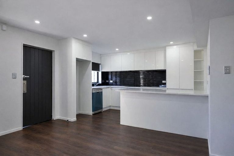Photo of property in 2c Melleray Place, Randwick Park, Auckland, 2105