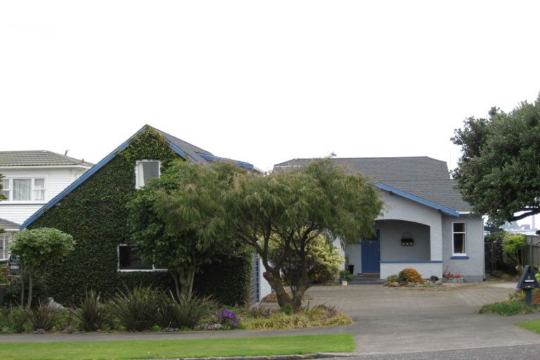 Photo of property in 6 Sackville Street, Fitzroy, New Plymouth, 4312