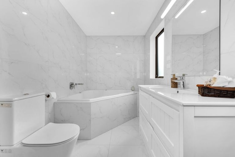 Photo of property in 76 Drumbuoy Drive, Flat Bush, Auckland, 2019