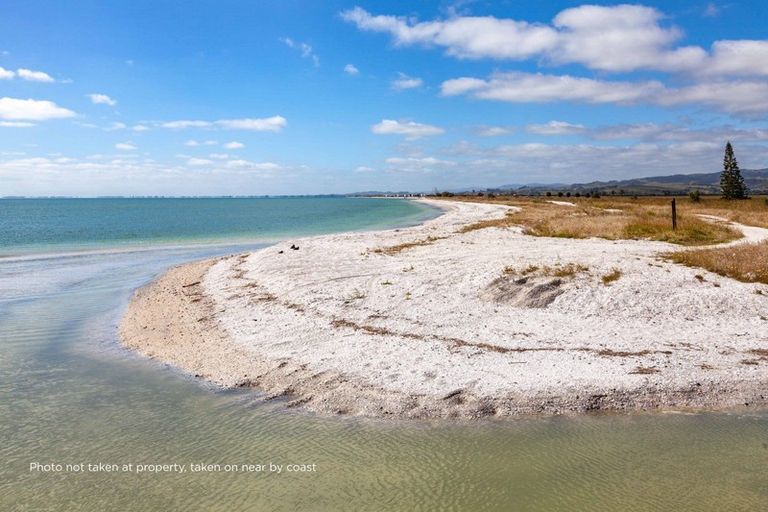 Photo of property in 589 East Coast Road, Browns Bay, Auckland, 0632