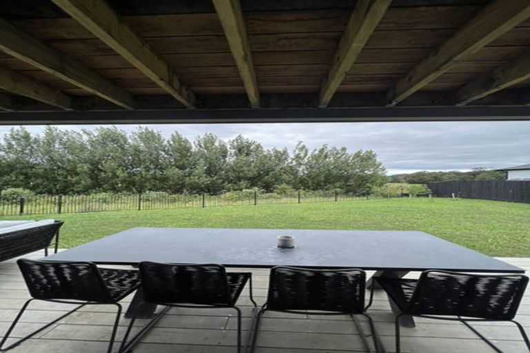 Photo of property in 35 Vogwill Road, Kumeu, 0810