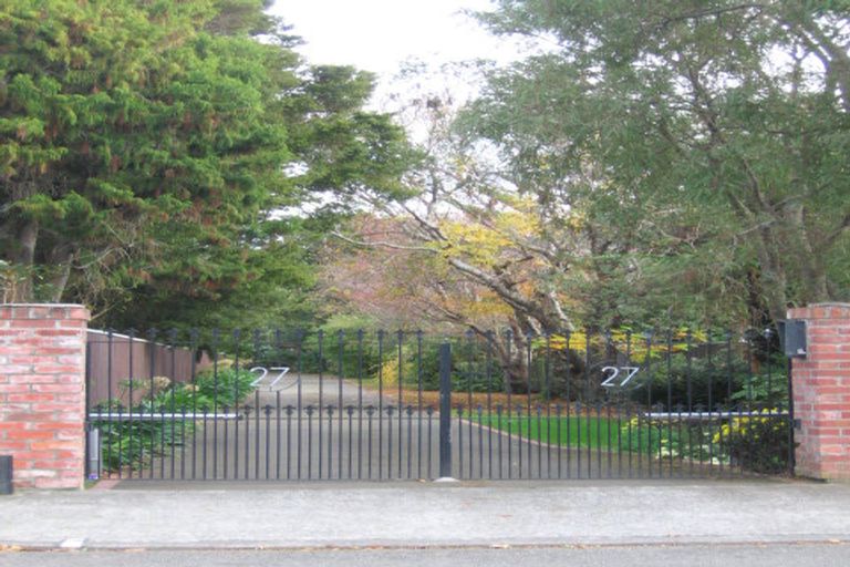 Photo of property in 27 Military Road, Boulcott, Lower Hutt, 5010