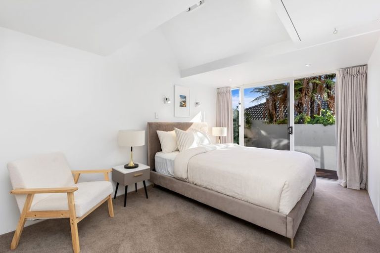 Photo of property in 25 Oakpark Place, West Harbour, Auckland, 0618